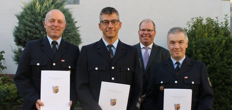 Das Bild zeigt die Wehrleitung der Verbandsgemeinde Freinsheim.