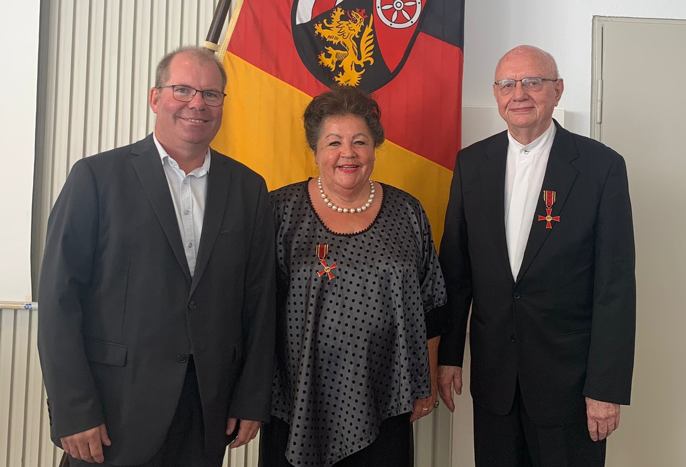 Ehepaar Hauser und Bürgermeister Oberholz